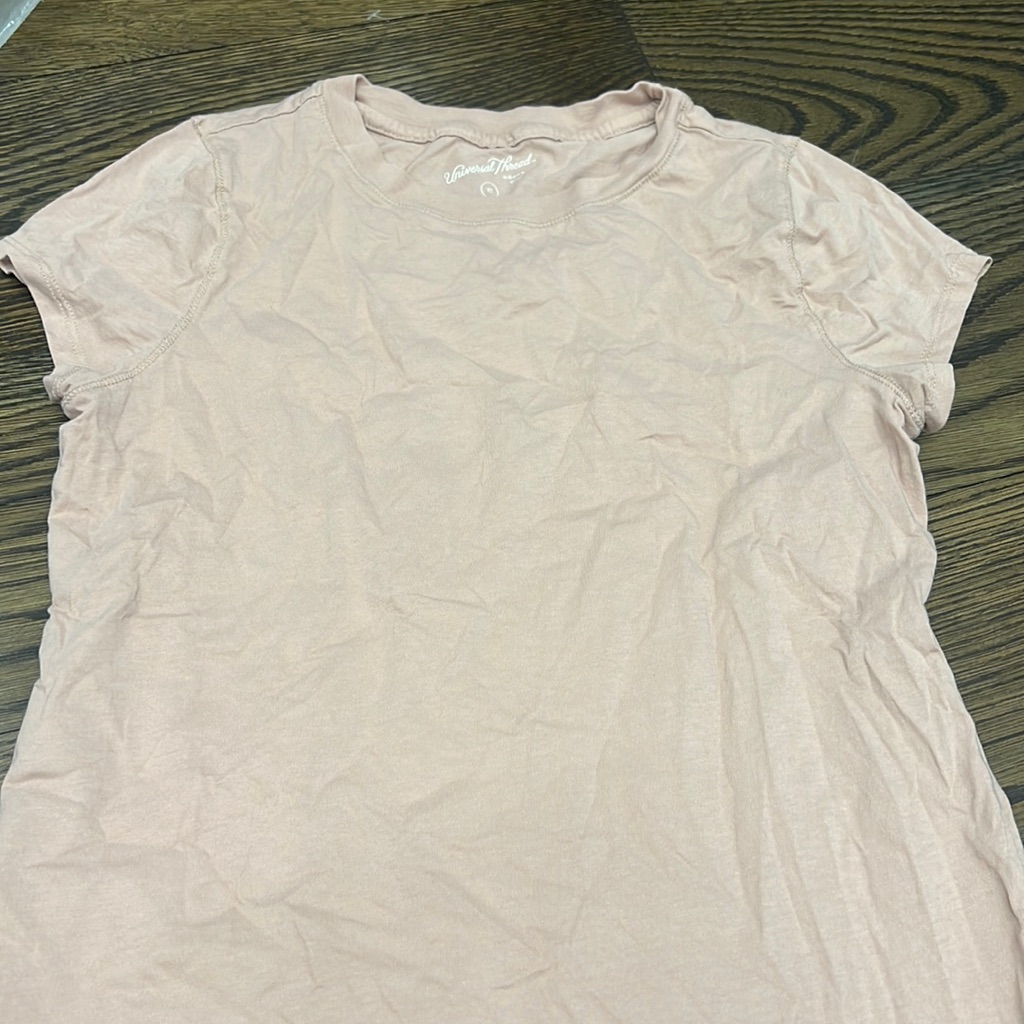 Universal Thread Link Tshirt